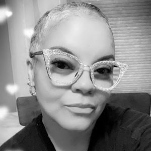 Meet your Posher, Elise